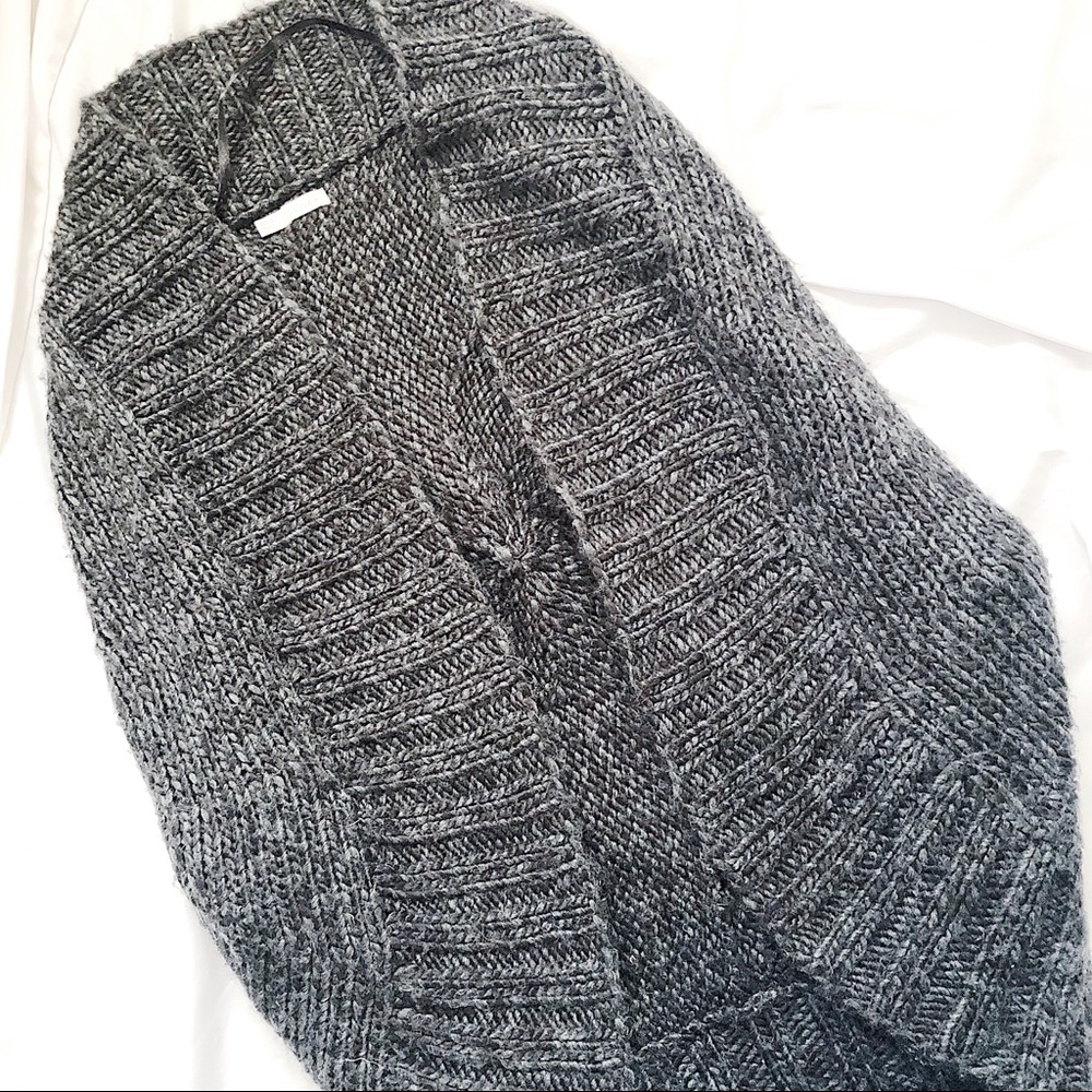 Hinge Oversized Fuzzy Chunky Knit Cardigan